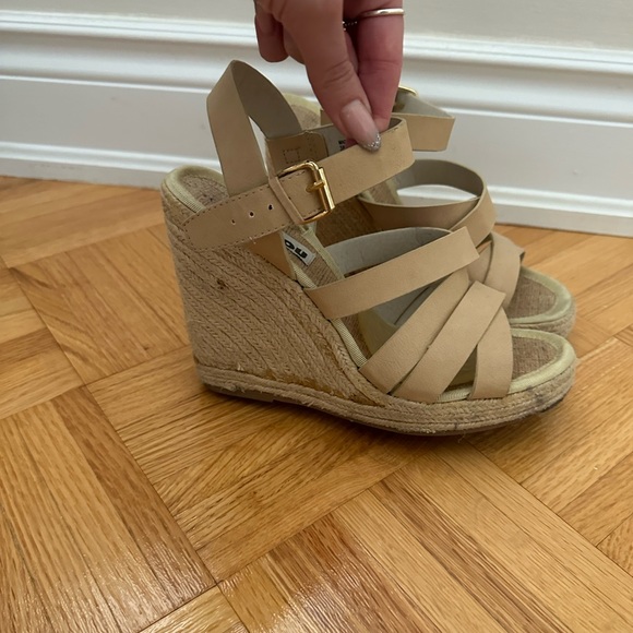 Tan Wedges With Buckle - Picture 3 of 4